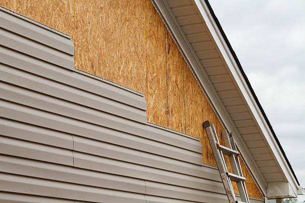 Professional Emergency Siding Repair technician working in Saint Clairsville, OH
